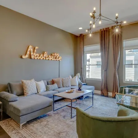 Holiday home Modern Townhome With Gorgeous Patio Space *