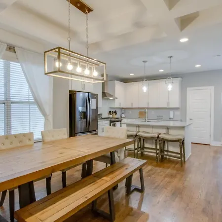 The Nation Native Stunning 4 Bedroom With Private Yard *
