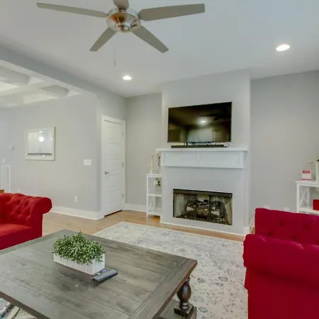 The Nation Native Stunning 4 Bedroom With Private Yard Holiday home *