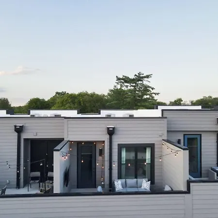 East Nash Superstar- Skyline Views Terrace- Mural Holiday home