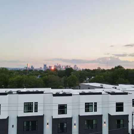 East Nash Superstar- Skyline Views Terrace- Mural *