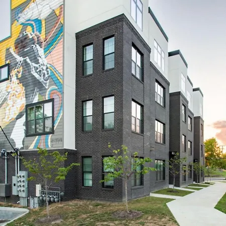 East Nash Superstar- Skyline Views Terrace- Mural * Nashville