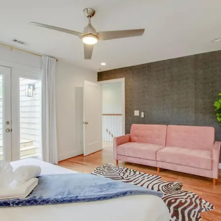 Howdy House New And Trendy With Rooftop Deck