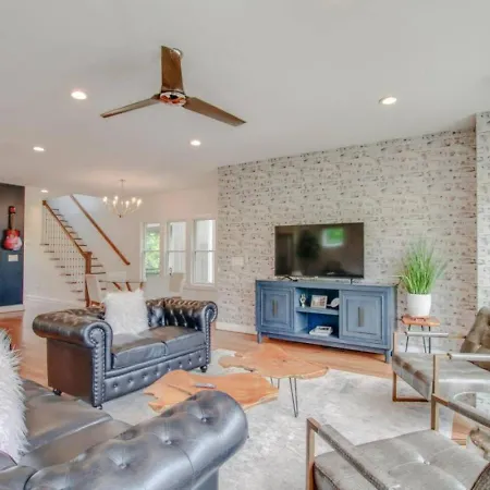 Howdy House New And Trendy With Rooftop Deck Nashville