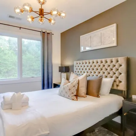 North Hideaway- Game Room- Spacious Holiday home *