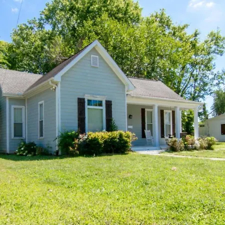 East Nash Enclave Movie Private Yard Nashville