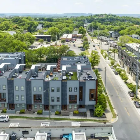 Nashvilla Townhome Gigantic Rooftop Pure Luxury Holiday home *