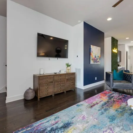 Nashvilla Townhome Gigantic Rooftop Pure Luxury Holiday home *