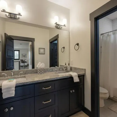 Tranquil East Nash Escape - Pool Table Holiday home Nashville