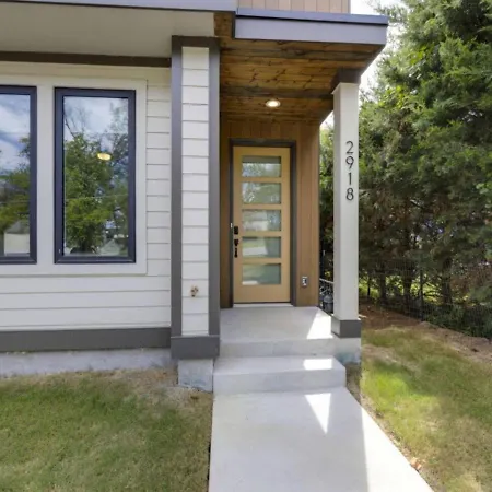 Holiday home The Ryman 4 Bedroom Haven With Scenic Rooftop Nashville