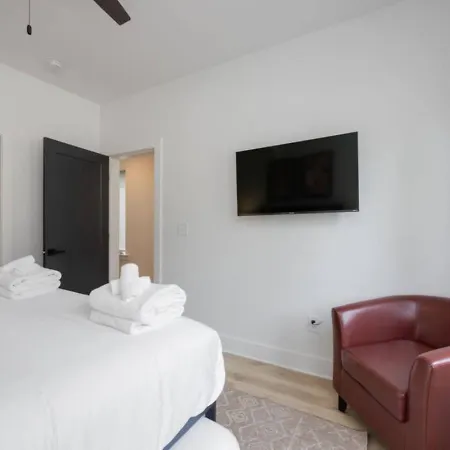 The Ryman 4 Bedroom Haven With Scenic Rooftop Nashville