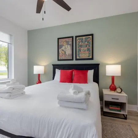 The Ryman 4 Bedroom Haven With Scenic Rooftop Holiday home