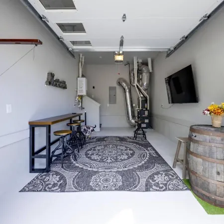 The Ryman 4 Bedroom Haven With Scenic Rooftop Holiday home