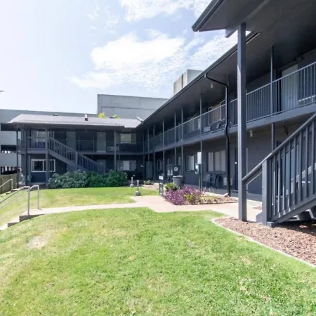 Urban Hideaway Cozy With Pool Access Apartment Nashville