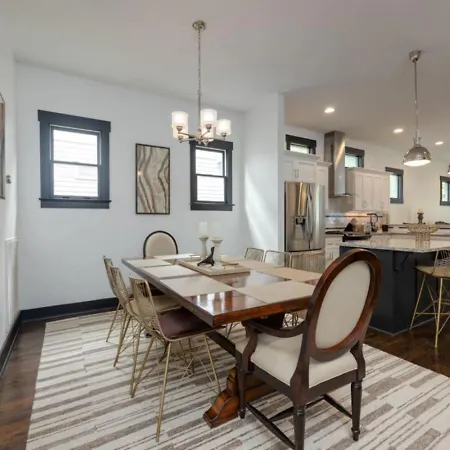 Tranquil East Nash Escape - Pool Table