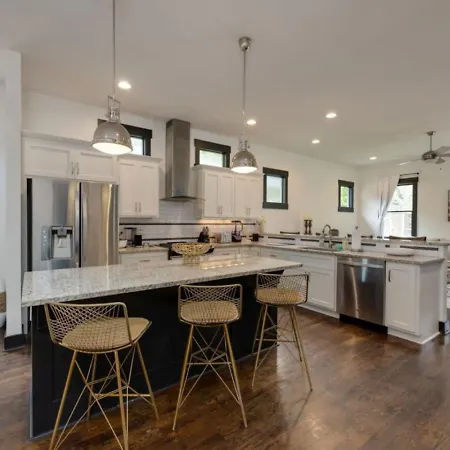 Tranquil East Nash Escape - Pool Table Holiday home Nashville