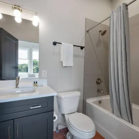 Cowgirl Up 4bd 4.5bth Rooftop Views Holiday home *