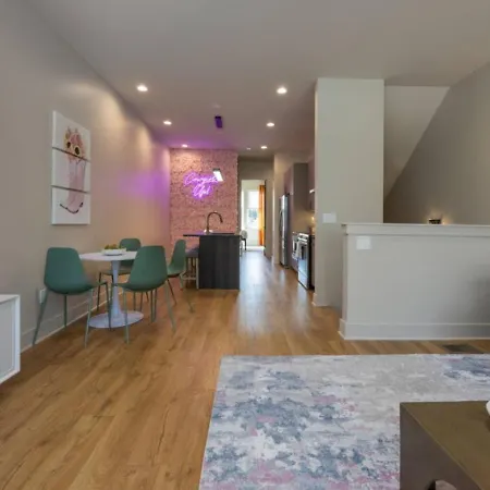 Cowgirl Up 4bd 4.5bth Rooftop Views Holiday home Nashville