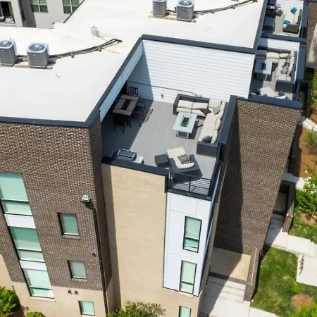 Luxe Rooftop Lounge With Views And Games Holiday home *