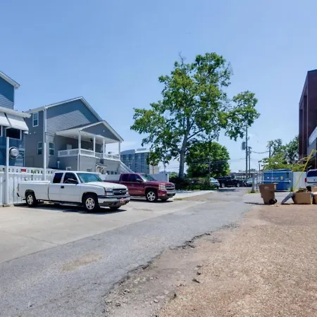 The Centennial Charmer- 8 Min From Broadway Holiday home