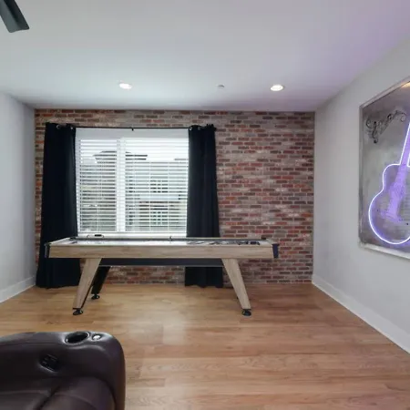 Luxe Rooftop Lounge With Views And Games Holiday home *