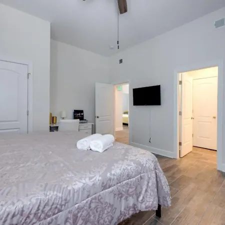 Holiday home The Centennial Charmer- 8 Min From Broadway *