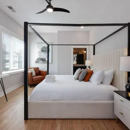 Luxe Rooftop Lounge With Views And Games Holiday home