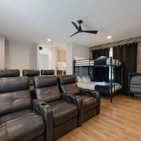 Luxe Rooftop Lounge With Views And Games Holiday home *