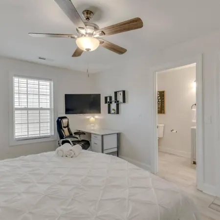 The West End Delight- 8 Min To Broadway Holiday home