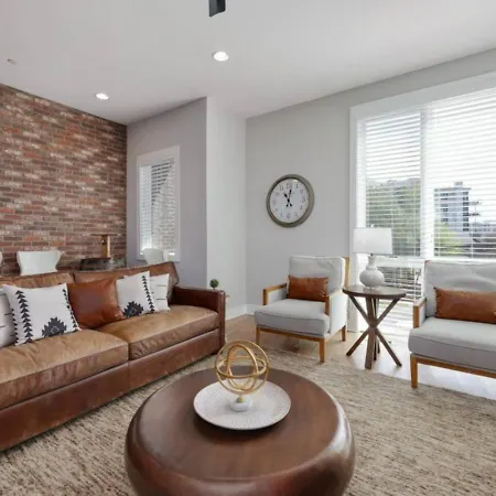 Holiday home Luxe Rooftop Lounge With Views And Games *