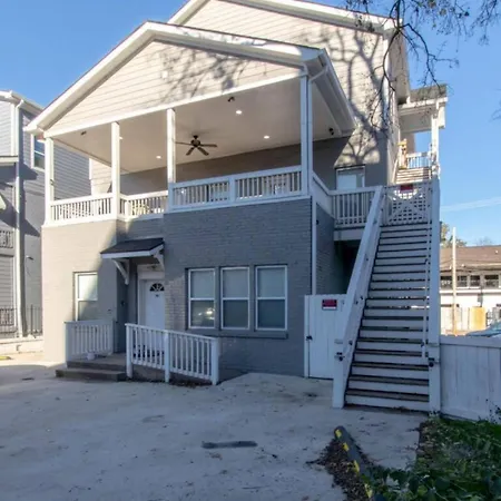 The West End Delight- 8 Min To Broadway Holiday home Nashville