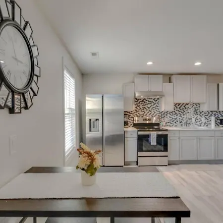The West End Delight- 8 Min To Broadway Holiday home Nashville