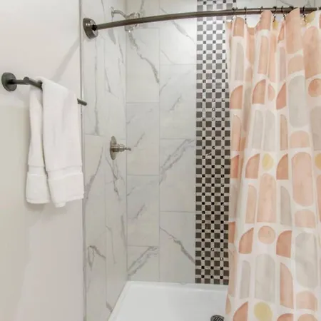The West End Delight- 8 Min To Broadway Holiday home Nashville