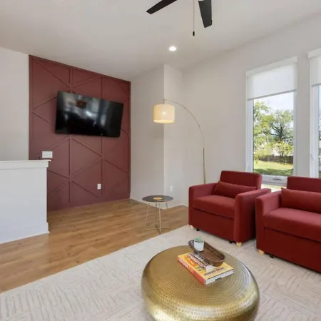Holiday home Music Four Bedrooms Four Bathrooms Stunning Rooftop