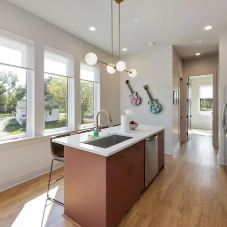 Music Four Bedrooms Four Bathrooms Stunning Rooftop Holiday home *