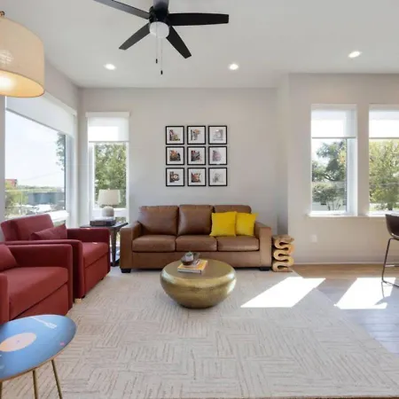 Music Four Bedrooms Four Bathrooms Stunning Rooftop *