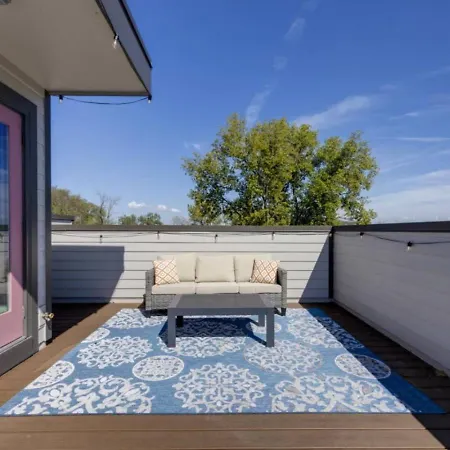 Music Four Bedrooms Four Bathrooms Stunning Rooftop