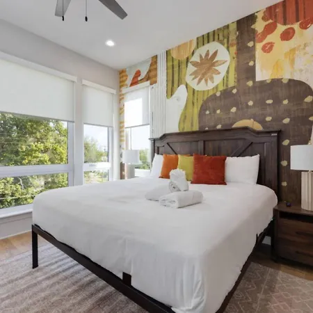 Music Four Bedrooms Four Bathrooms Stunning Rooftop Holiday home