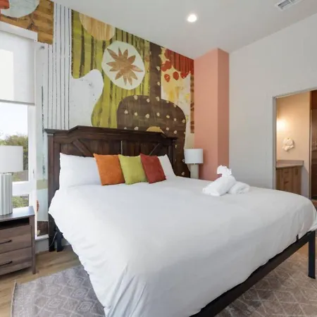 Music Four Bedrooms Four Bathrooms Stunning Rooftop Holiday home *