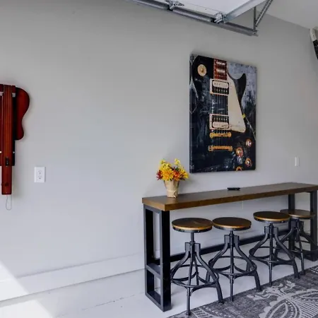 Music Four Bedrooms Four Bathrooms Stunning Rooftop *