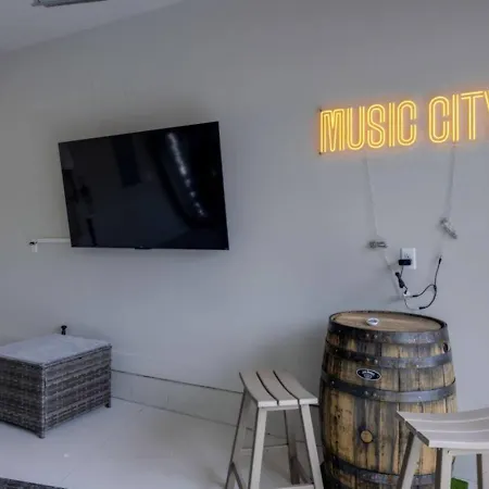 Music Four Bedrooms Four Bathrooms Stunning Rooftop Holiday home