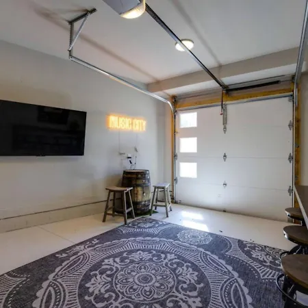 Music Four Bedrooms Four Bathrooms Stunning Rooftop Holiday home *