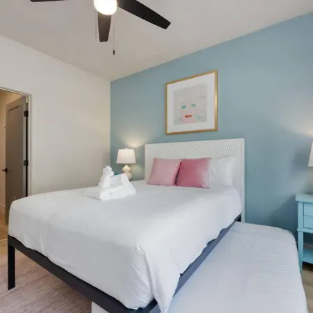 Dolly And Denim 4 Bedroom 4.5 Bath With Spacious Rooftop Holiday home Nashville