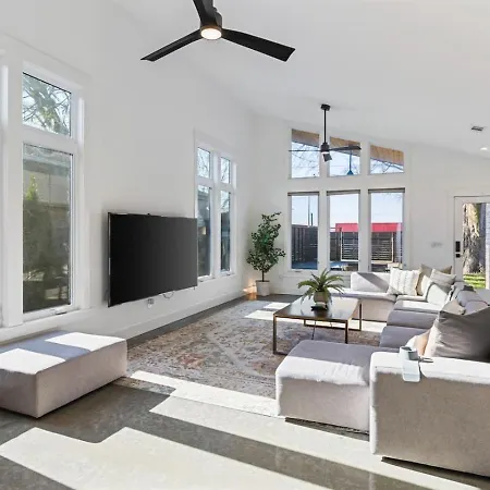Walk To Restaurants Outdoor Patio With Grill And Fit Pit 1 Mile To Stadium And Downtown Nashville