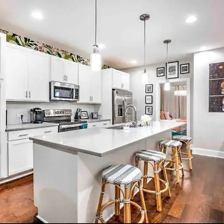 North Luxury Home! Perfect For Large Groups!
