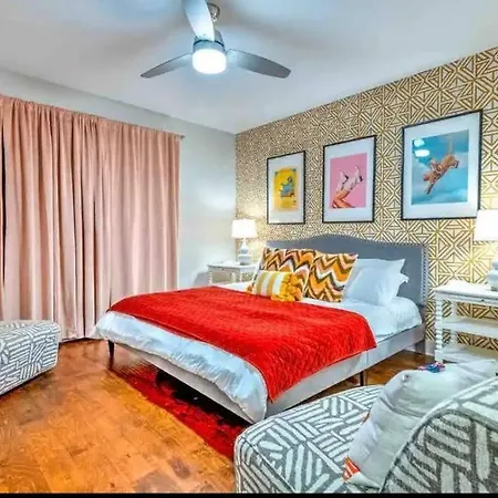 Holiday home North Luxury Home! Perfect For Large Groups!