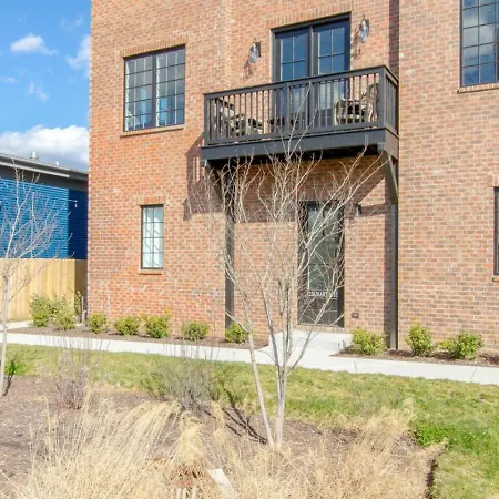 Downtown Luxury Large Townhome Lots Of Beds Holiday home Nashville