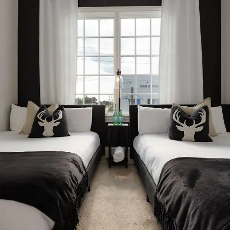 Downtown Luxury Large Townhome Lots Of Beds Holiday home Nashville