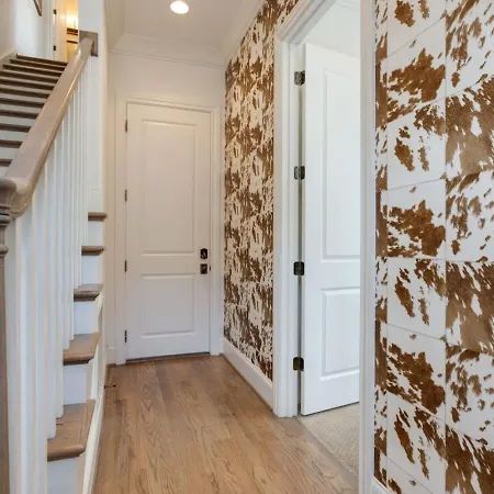 Downtown Luxury Large Townhome Lots Of Beds