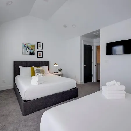 Double Townhomes Elegant Design Big Groups *